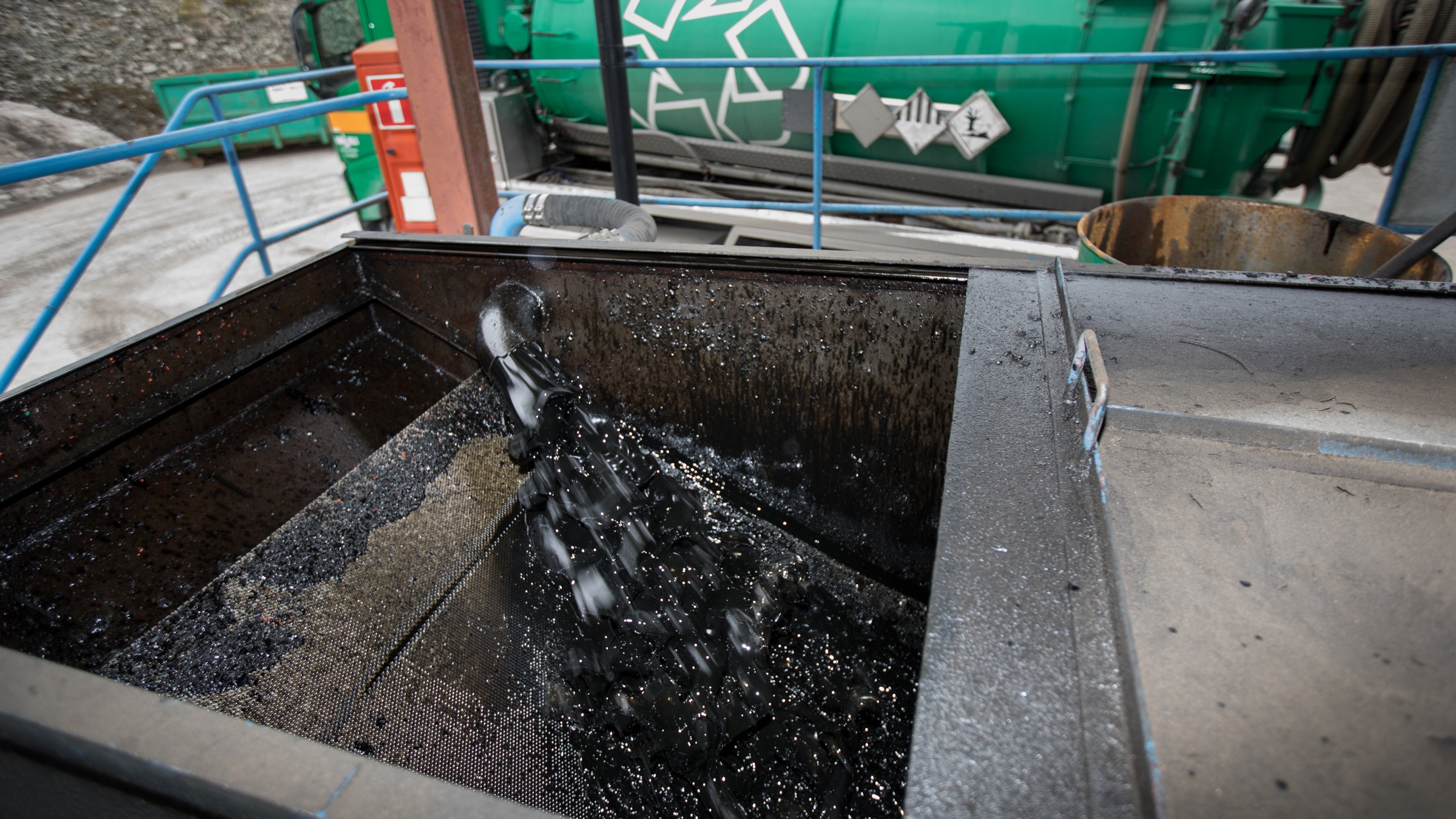 Waste oil is collected and regenerated by Ragn-Sells